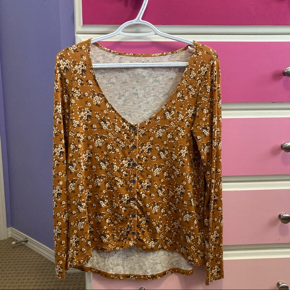 ❤️AE Soft & Sexy Knit Button up yellow floral Shirt